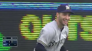 MIL@DET: Braun makes running grab in right-center