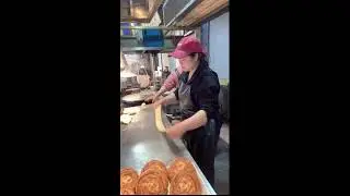 Chinese Street Food Live | Lady Boss Making Beef Shaobing | Crispy Flatbread with Juicy Filling