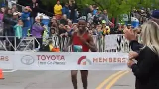 Panuel Mkungo, 24, of Kenya wins 2018 Garry Bjorklund Half Marathon in Duluth MN US