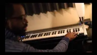 J.Rhodes creates track in studio with 8dio Blendstrument