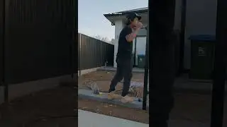 Vertical blade fence installed alone - Buhay sa Australia