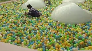 宮城県の川崎町の「国営みちのく杜の湖畔公園」に家族で遊びに行きました だいぶ昔の話です... 子供達大喜びです 東北唯一の国営公園 大型遊具もあるね お勧め観光スポット