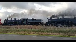 Train pulled by DC4818, DA1431, JA1271 and AB608 heading into Levin