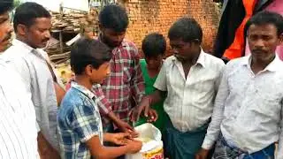 తీడ్డిమి ఊరులో కల్తీ బియ్యాన్ని  పంపిణీ చేస్తున్న వైసిపి ప్రభుత్వం వైయస్ జగన్ నిర్లక్ష్యం