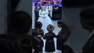 Chuppah with Viznitz Rebbe R&rsquo; Mendel