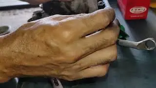 fui sangrar o freio e não desceu óleo , roda presa , veja o que era o defeito