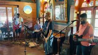 Down the Road @ Goa- Dire Straits &ldquo; Sultans of Swing&rdquo; #goa #goaparty#livemusic #panjim #shotoniphone