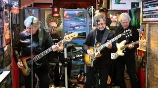 NATURAL BORN WOMAN   Cover by Babe Magnets Band