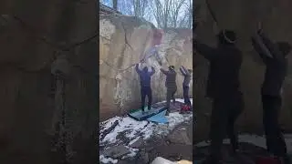 Unnamed V2 route 3i. Slice and Dice Boulder. Stone Fort LRC