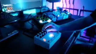 Atmospheric Drone with Effects Pedals | Microcosm, Chase Bliss, OTO BAM, Earthquaker, AC Noises