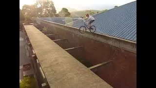 Borys Zagrocki - Extreme Bicycle Stunts - CZAR Roof Top Line