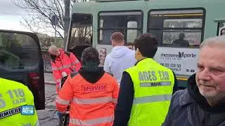 Incidente Immobile, il testimone: «Ho visto l'auto arrivare e poi lo schianto, tanta gente sul tram