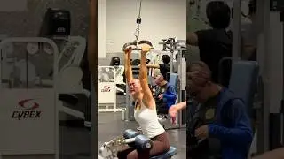 My sisters first time at the gym 😂