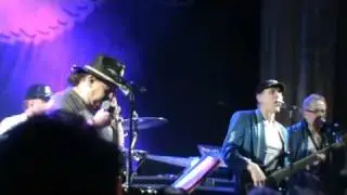 Lasse Stefanz.Halsa till Marie från mig. LIVE