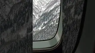 Летим к Местиа и смотрим на горы