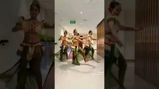 Traditional dancing sri lanka girls