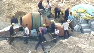 NorthKorea:Local concrete-Pyongyang 北朝鮮 コンクリートの現場(平壌の世界584)