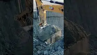 Cat 395 Digging and Loading on High Wall!