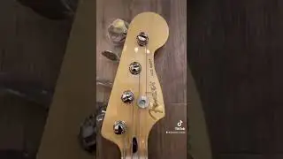 FENDER PLAYER JAZZ BASS&reg;, MAPLE FINGERBOARD, 3-COLOR SUNBURST