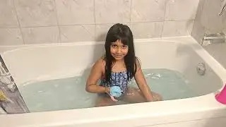 Exited to show her new Eucalyptus Bathbomb 🛁🛁🛁