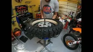 Bib Mousse Install Technique: Gummy tire with bib mousse and dual rim locks