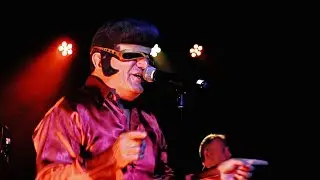 Viva Las Vegas | Frankie J. Holden & Wilbur Wilde