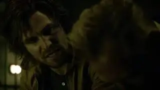 Oliver Breaking Into Prison | Arrow Scenes