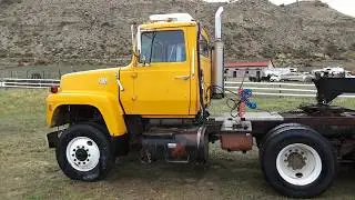 1985 Ford l9000 walk around.