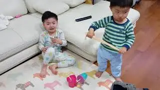 젤리 안준다고 형아를~