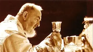 O que devemos Rezar quando o Padre eleva a Eucaristia e o Cálice?