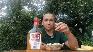 Пожарил рыбу на углях. Виски с колой 🥃. #готовканаприроде #природа #еданакамеру #мукбангроссия 