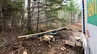 Строительство домика своими руками вне сети: обшивка свеса и крыши