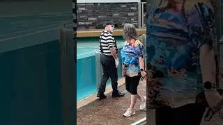 Don&rsquo;t get caught 💀 Tom the mime Seaworld Orlando #seaworldmime #funny #tomthemime #comedy #shorts