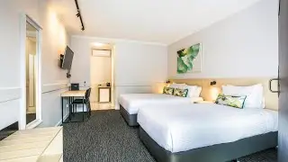 Nightcap at Matthew Flinders Hotel, Chadstone, Australia | Best Travel Plan