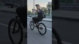 это мы всю ночь катались... #bike #велосипед #stunt #mtb #moscow #street #night #ride #whellie