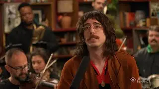 Tim Bernardes : Tiny Desk Brasil