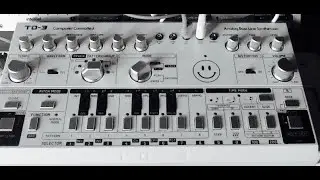 UNKNOWN FUTURE ...   ( deep prog melodic ACID vibe )