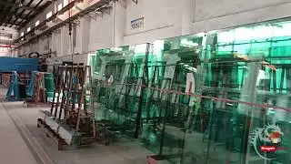 Safety glass for padel court builder