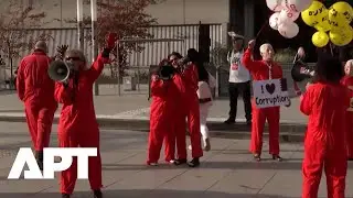 &laquo;Он заплатит&raquo;: израильтяне протестуют у здания суда, где Нетаньяху предстал перед судом по обвине...