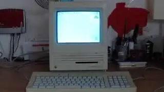 Macintosh SE 1/20 booting System 6.0.7DE