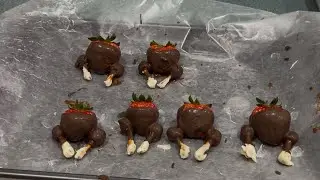 Making chocolate covered turkeys for thanksgiving 🦃  | easy thanksgiving dessert ￼￼