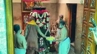 KANCHI  VAPANA PURNIMA, Jagadguru receives blessings at the adishtaanam
