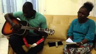 Sr Henriette Fwamba et Christian Kalambaie chantent  