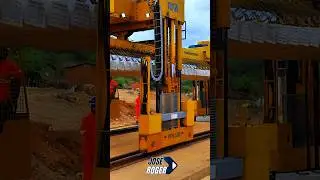 See how the gantry works on the #transnordestina construction site in #piquetcarneiro #cear&aacute; #fyp...