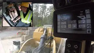 Cat&reg; Payload Scale Operation for Wheel Loaders - Loading w/ Stockpile Tipoff and Bucket Reload (Ch 6