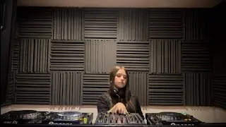VANESA - Acid & Peak Time Techno [DJ SET #08]