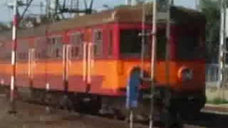 Pociąg osobowy Tomasz&oacute;w Maz. - Ł&oacute;dź Fabryczna z EN57-807