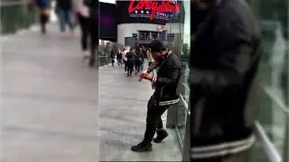 This Violinist Killed it!!   Las Vegas Busker   Tony B