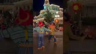 Boo to You Parade Dancing Scarecrows #disneyhalloween #bootoyou #disneyworld