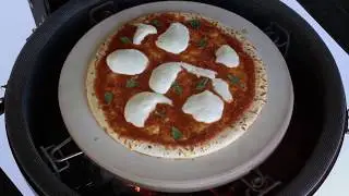 Как выпекать и запекать в керамическом гриле Kamado Joe